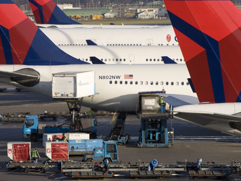 Vliegtuigen van Delta op Schiphol.
