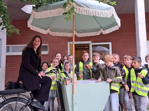 Vicky Reynaert (rechts) in VBS de Zonnebloem in Beernem.