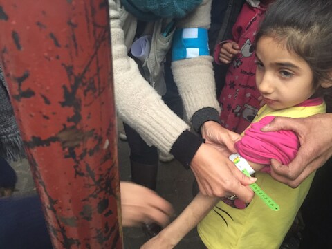 Ondervoed meisje in de belegerde Syrische stad Madaya.