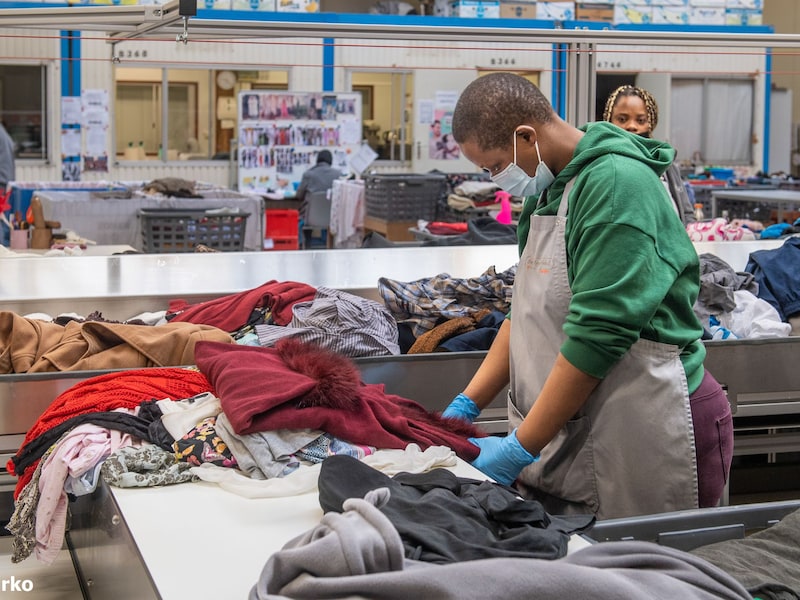 Themabeeld - sorteren en recycleren van textielafval