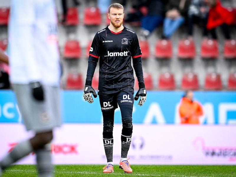 “Op training scoort hij vaak zulke pareltjes tegen mij”: Essevee-doelman Brent Gabriël niet verbaasd over geweldige goal van Stavros Gavriel