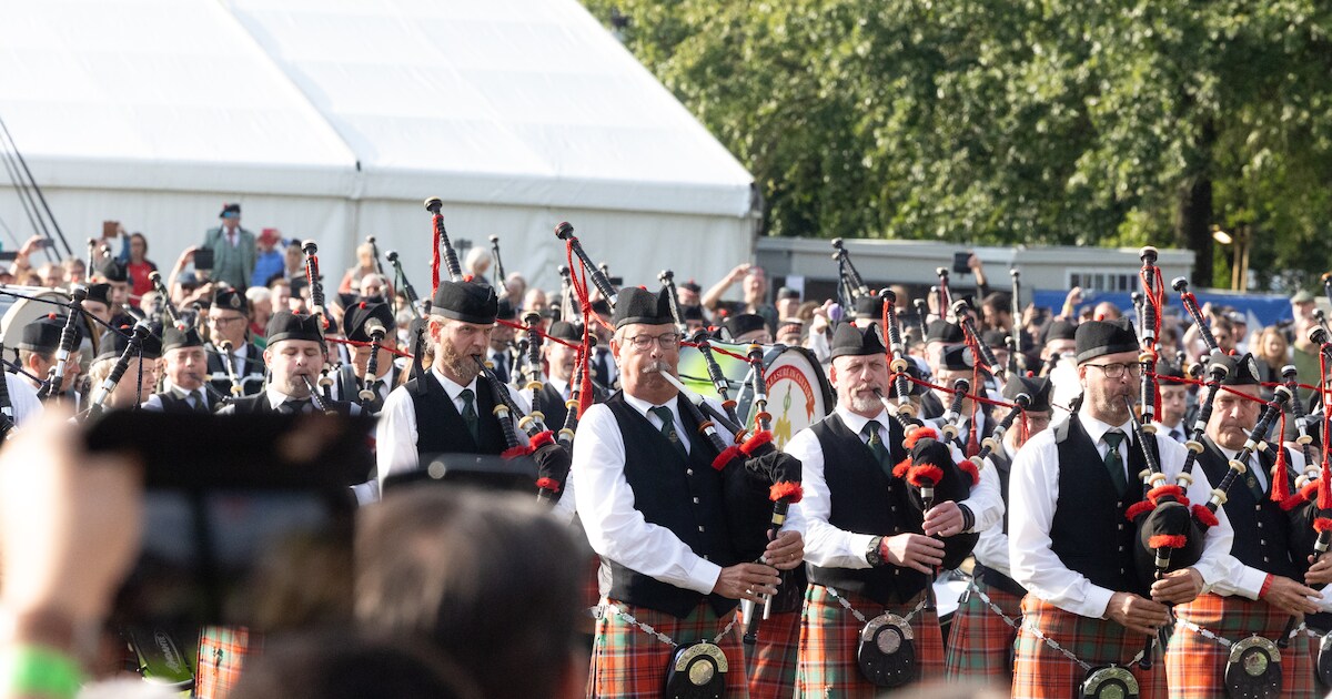 KIJK. Vliegende boomstronken, doedelzakken en heel veel kilts: Alden ...