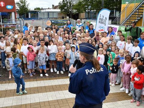 In Harelbeke en Deerlijk wordt de verkeerscampagne 'Extra ogen op de weg afgetrapt'. Dat gebeurde in de Stedelijke Basisschool Noord in Hulste.