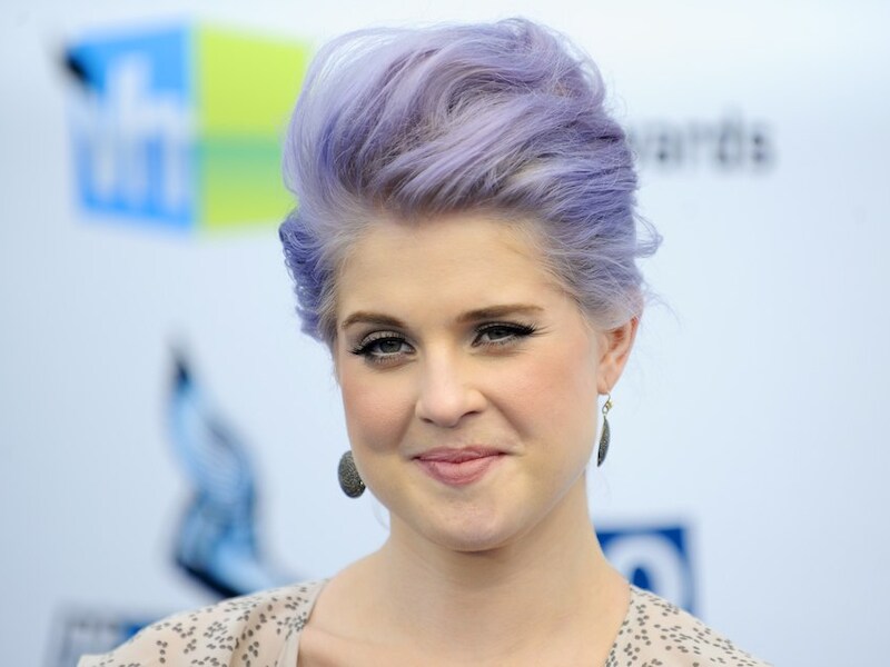 Kelly Osbourne gaat voor de paarse schijn.