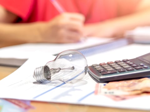 Energieleveranciers pakken uit met uren waarop stroom gratis is: hoeveel kan je zo besparen? En waar zitten de addertjes?