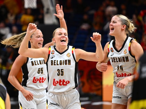 Groepswinst, rechtstreeks ticket voor kwartfinales én extra rustdag: sterke Belgian Cats zetten Australië opzij