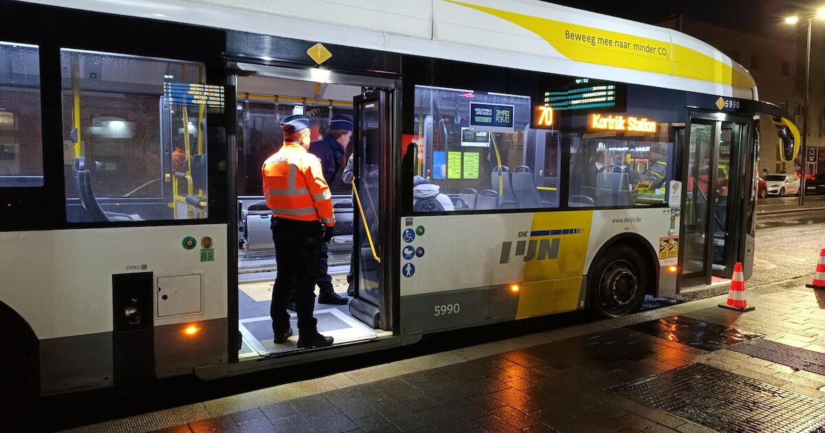 Tien zwartrijders op bus gevat bij controle-actie aan Waregemse station ...