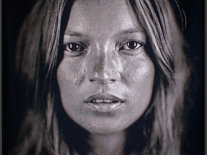 Een foto van Kate Moss door Chuck Rose die in september geveild zal worden in Christie's in september.