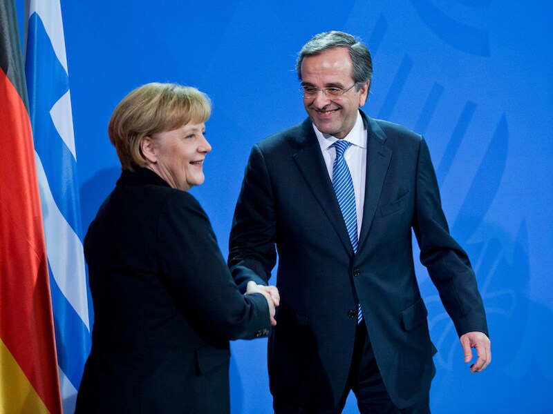 Angela Merkel en Antonis Samaras vrijdag na hun gesprek in Berlijn.
