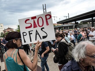 Vlaamse regering herbekijkt strenge PFAS-regels op bouwwerven door hoge kosten