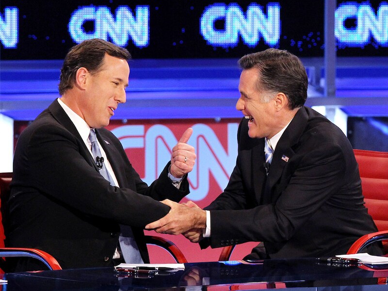 Rick Santorum en Mitt Romney tijdens een verkiezingsdebat in februari.