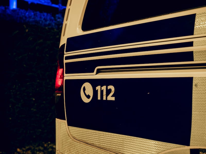 Wagen botst tegen geparkeerd voertuig in Lommel