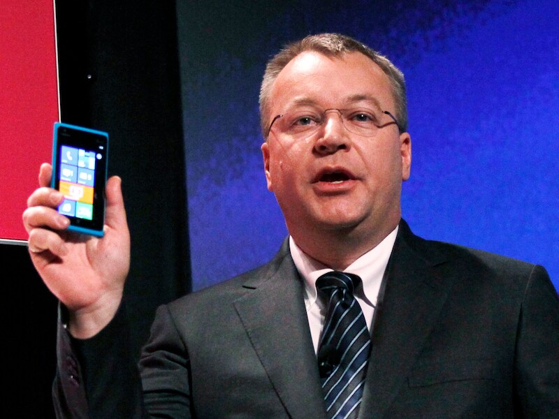 Ceo Stephen Elop bij de voorstelling van de Nokia Lumia 900-smartphone in januari