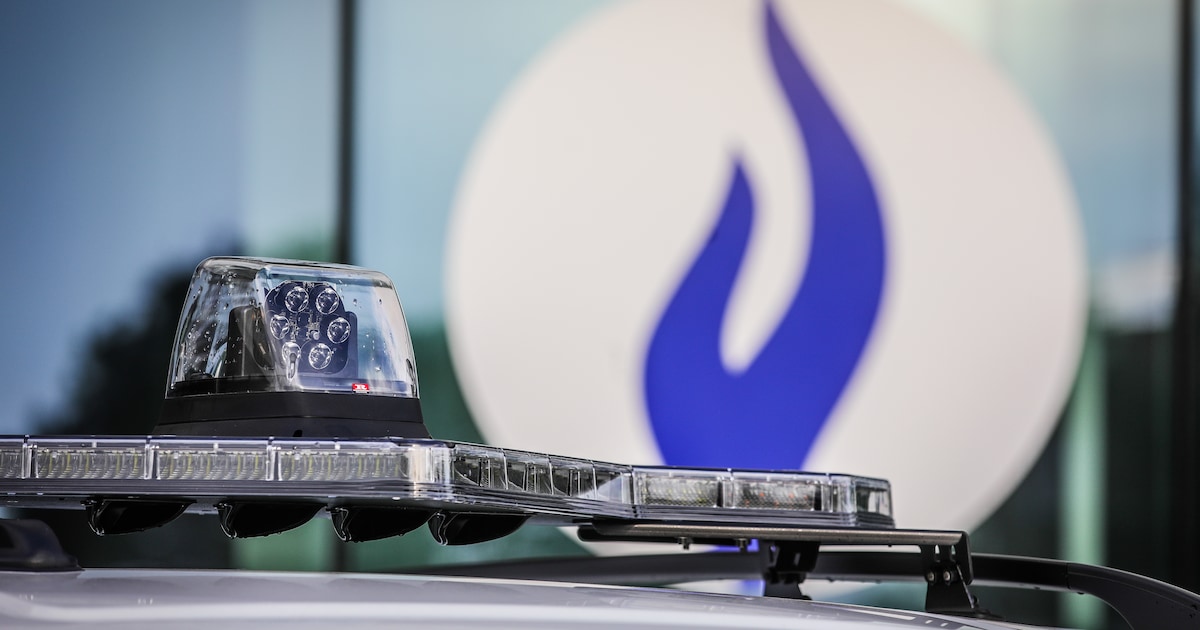 Vrouw (18) rijdt rechtdoor en belandt in weide met drie passagiers aan boord in Klerken
