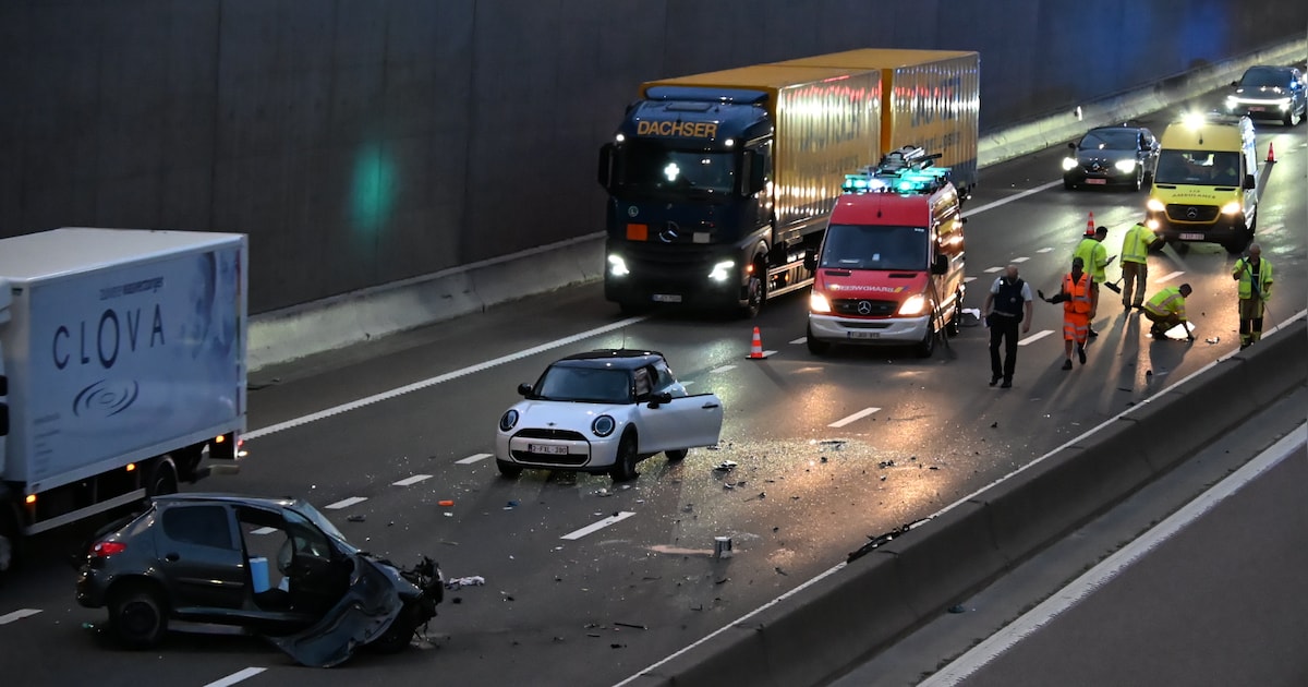 Aanrijding tussen twee voertuigen veroorzaakt zware hinder op A12 in Schelle