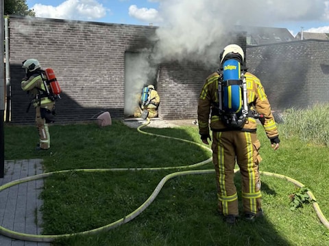 De brand in Idegem ging gepaard met heel wat rook.