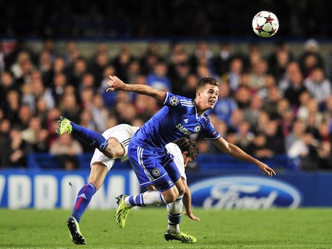 Marco van Ginkel aan de slag tegen Basel in de Champions League.