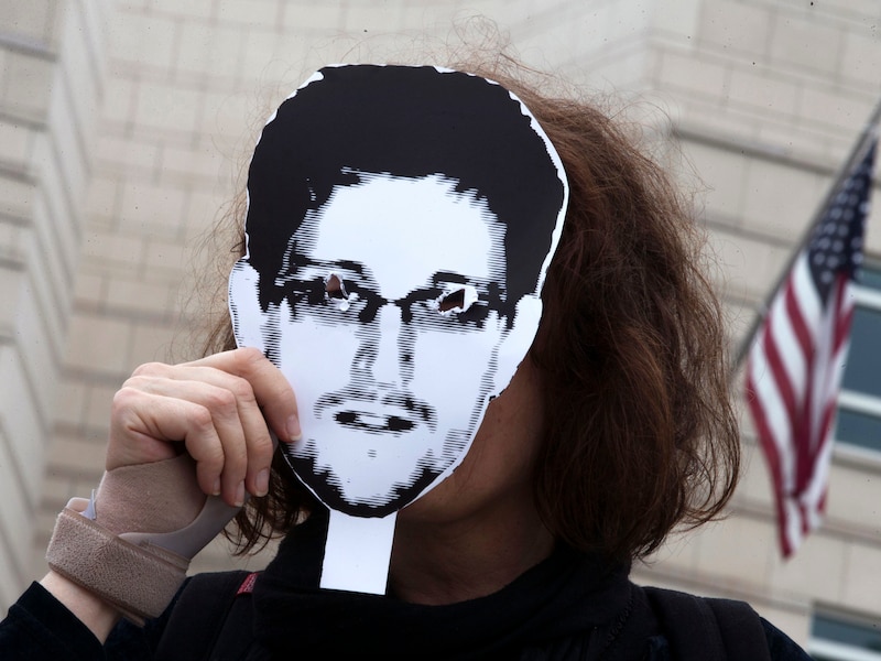 Steunbetoging voor Edward Snowden aan de Amerikaanse ambassade in Berlijn, foto uit november.