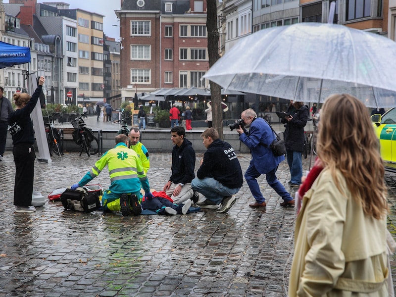 Beeld van de flashmob op de Grote Markt.