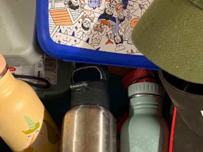 Bertem legt verloren zomerspullen klaar aan het onthaal. Haal ze op vóór eind september