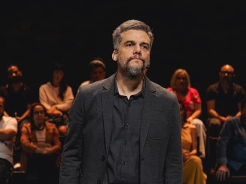 Wagner Moura komt naar De Singel met zijn interactieve voorstelling ‘A Trial’.