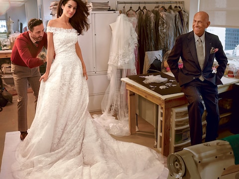 Amal Alamuddin en ontwerper Oscar de la Renta (rechts).