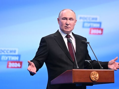 De Russische president Vladimir Poetin tijdens zijn overwinningsspeech. 