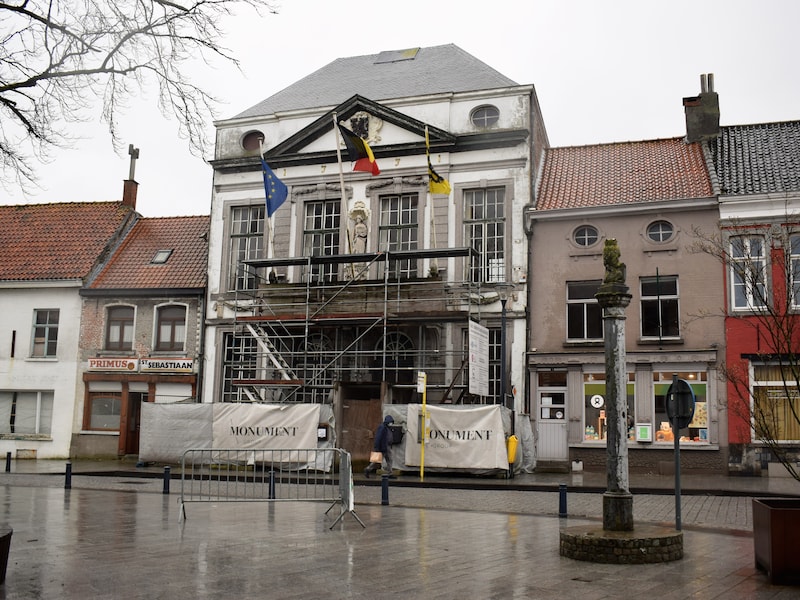 Het gemeentehuis van Assenede.