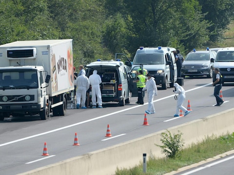 De 71 lijken werden op 27 augustus 2015 in een koelvrachtwagen ontdekt, die enige tijd verlaten op de pechstrook van snelweg 4 richting Wenen, tussen Neusiedl en Parndorf, had gestaan.