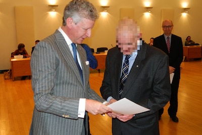 Hij zegende relatie van Wendy Van Wanten en kreeg medaille v