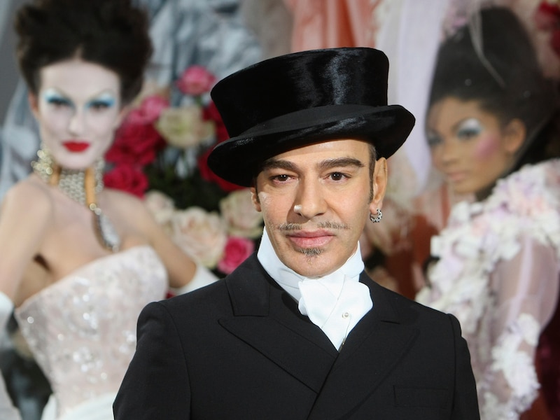 Met Gala 2027 zet John Galliano in de schijnwerpers, ondanks beladen verleden