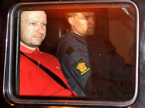 Massamoordenaar Breivik verstopte mogelijk codes in zijn 1.500 pagina's tellende document.