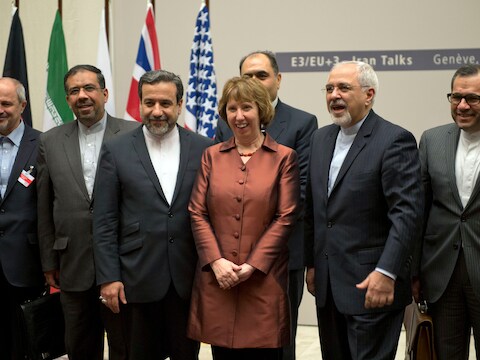Catherine Ashton poseert onder meer met de Iraanse minister van Buitenlandse Zaken Javad Zarif.