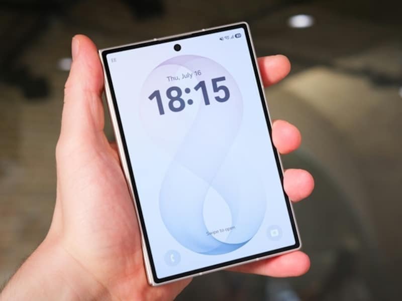 KIJK. Concurrent voor opvouwbare iPhone? Samsung kondigt bredere Z Fold8-telefoon aan voor gepeperde prijs