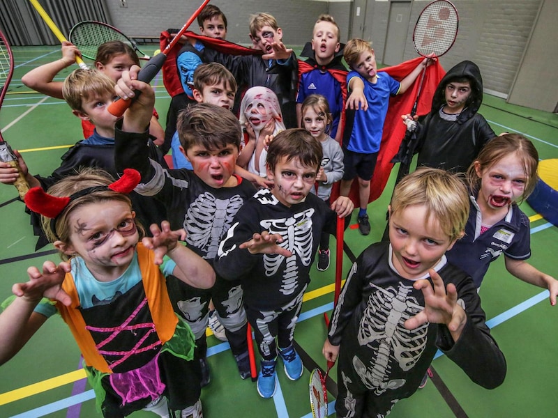 Halloweenkamp illustratiebeeld.