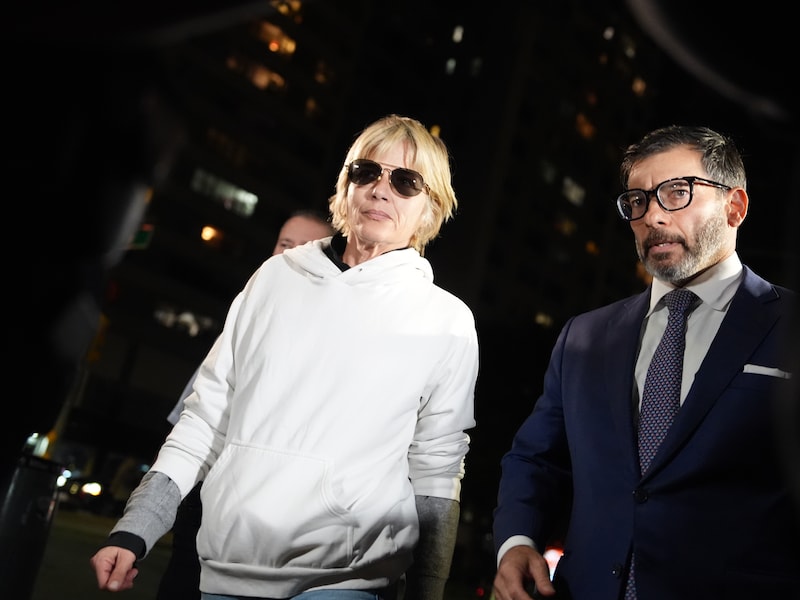 Selma Blair verlaat de rechtbank na arrestatie. 