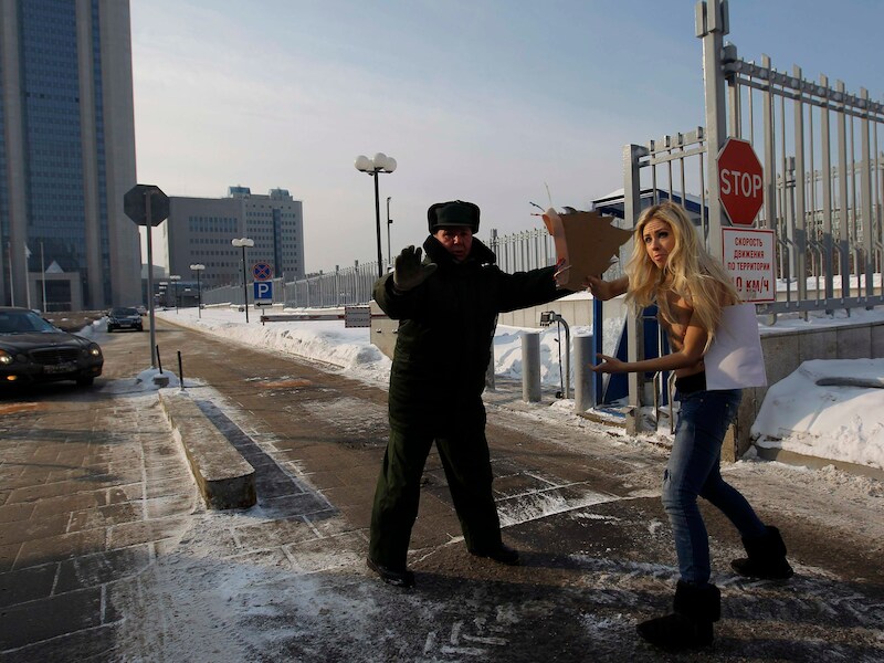 Protest aan het hoofdkwartier van Gazprom in Moskou.