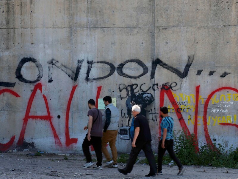 Wat de Brexit zal betekenen voor de situatie van de migranten in Calais (foto) is nog onduidelijk.