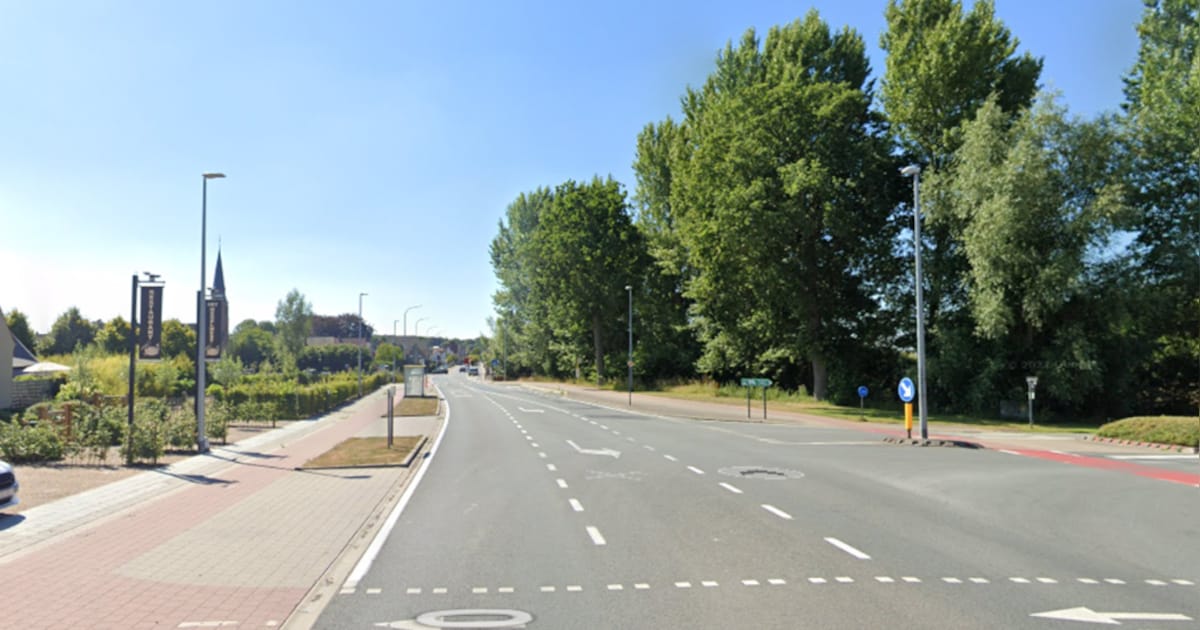 Versmalde rijstroken door werken in Kortrijksestraat | Oostkamp | HLN.be