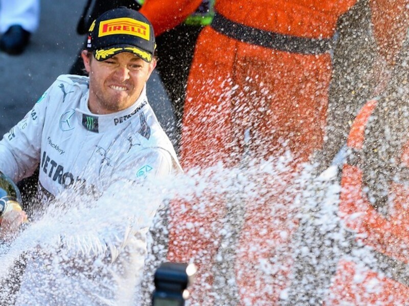 Nico Rosberg viert zijn overwinning in Monaco.