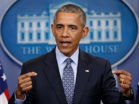 Voormalig president Barack Obama heeft voor het eerst gereageerd op het beleid van zijn opvolger Donald Trump.