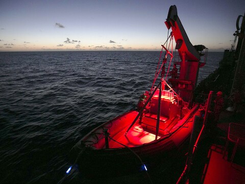 Het Australische schip HMAS.