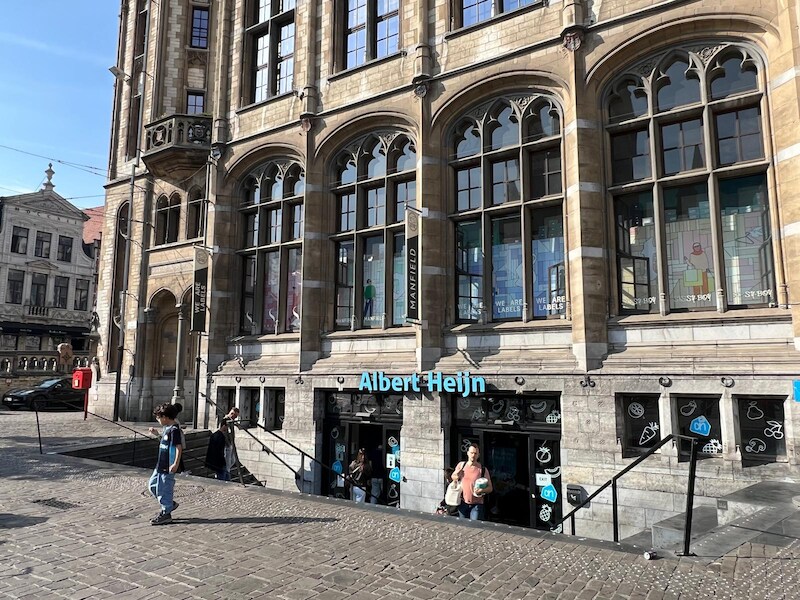 In oktober sluit Albert Heijn op de Korenmarkt zo'n twee weken de deuren.