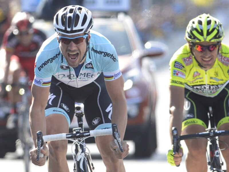 Boonen vloerde de Italianen Pozzato en Ballan in een spurt met drie.