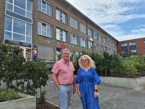Bart Wenes, voorzitter van Motena, en Marleen Joossens, directrice van WZC Sint-Henricus voor de noordvleugel die straks volledig heringericht wordt.
