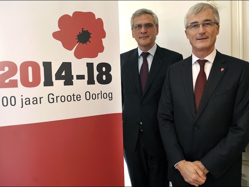 Vlaams minister-president Kris Peeters en Vlaams minister en vicepremier Geert Bourgeois bij de lancering van de officiële herdenking '100 jaar Groote Oorlog 2014-18'.