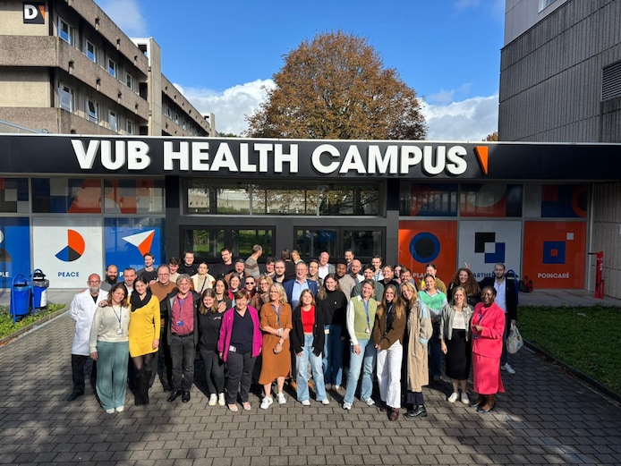 VUB-onderzoeksgroep deelt 500 groene lintjes uit op Wereld Geestelijke ...