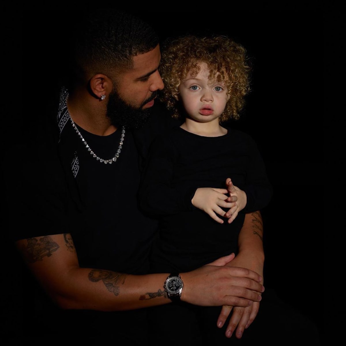 Drake deelt eerste foto's van zoontje Adonis | Celebrities | hln.be, حجم الصورة 1200x1200