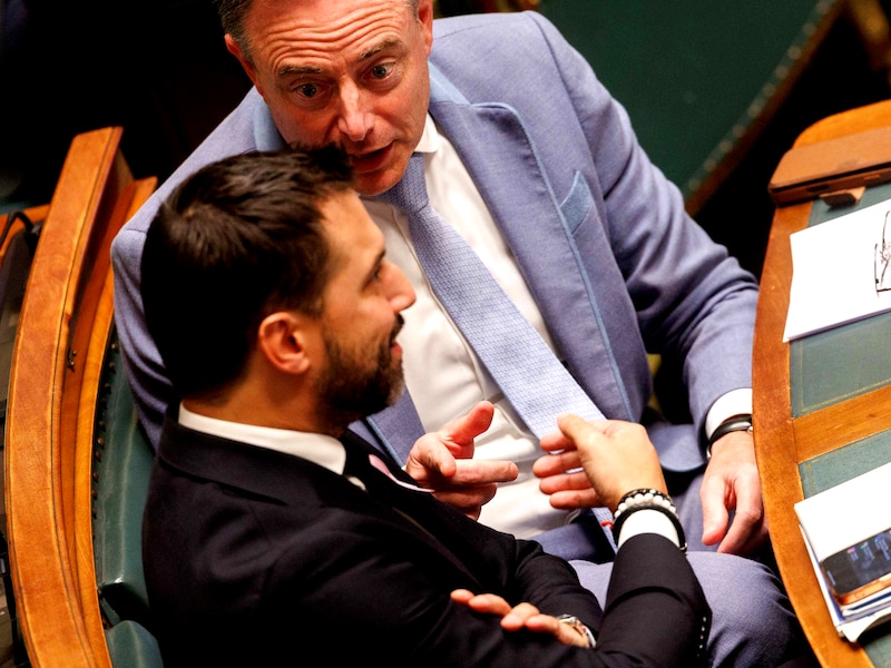 Binnen de regering wordt met een beschuldigende vinger gewezen naar Bouchez als de schuldige.