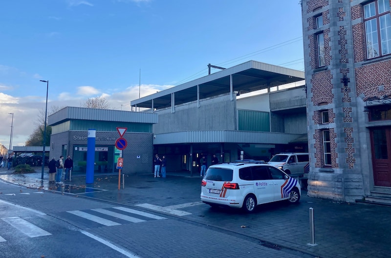 Steekpartij aan het station van Harelbeke.